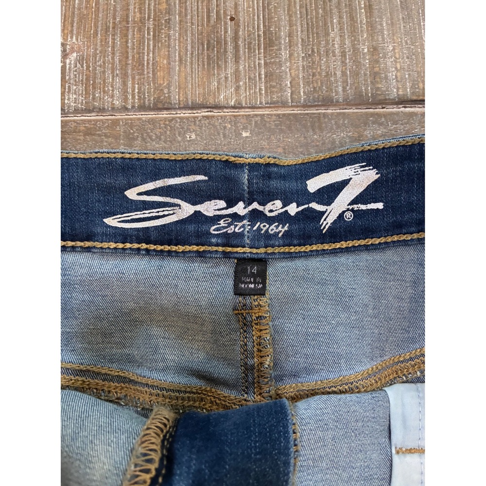 Seven7 Women Floral Embroidered Denim Skirt Ozark Blue Raw Hem NWT Size 14 - Picture 3 of 7